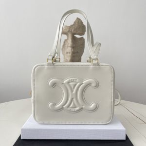 𝐂𝐞𝐥𝐢𝐧𝐞 𝐅𝐨𝐥𝐝𝐞𝐝 𝐂𝐮𝐛𝐞