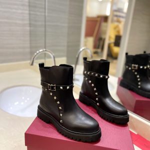 Valentino Garavani Rockstud Calfskin