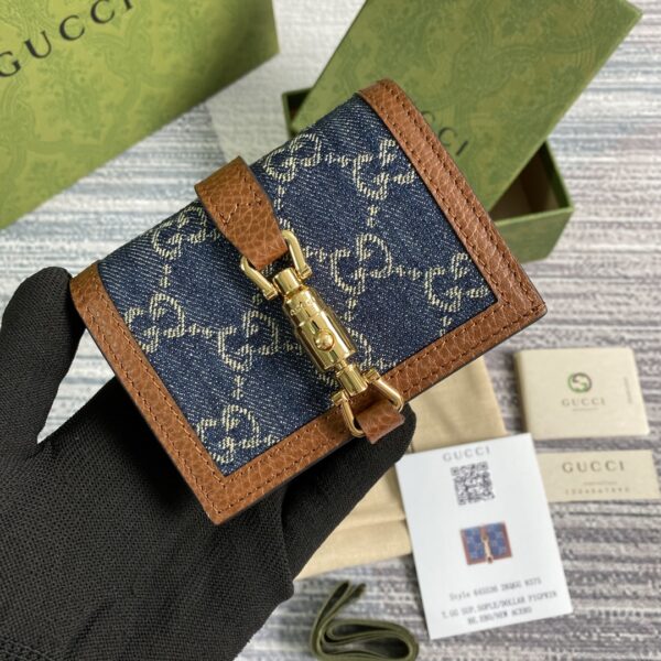 Elegant Compact Cardholder – Premium Luxury Style Wallet for Women