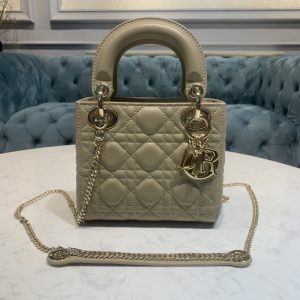 Elegant M0505 Natural Color Lambskin Inspired Gold Accent Shoulder Bag for Women