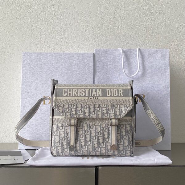 A large rock grey SKIN BEAN classic messenger bag.
