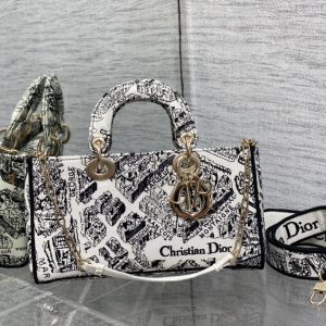 Horizontal Paris map embroidered fabric bag in stock!! 𝗗𝗶𝗼𝗿 𝗗-𝗝𝗼𝘆 𝗯𝗮𝗴