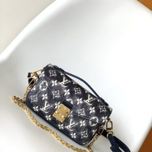 M22834 top-tier Pochette Métis East West handbag