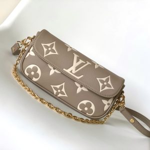 Ivy Wallet on Chain Luxury Style Crossbody Handbag for Women