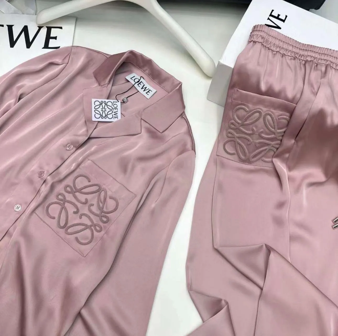 Loewe Silk Long Sleeved Pajamas Cardigan Two Piece Suit - Image 5