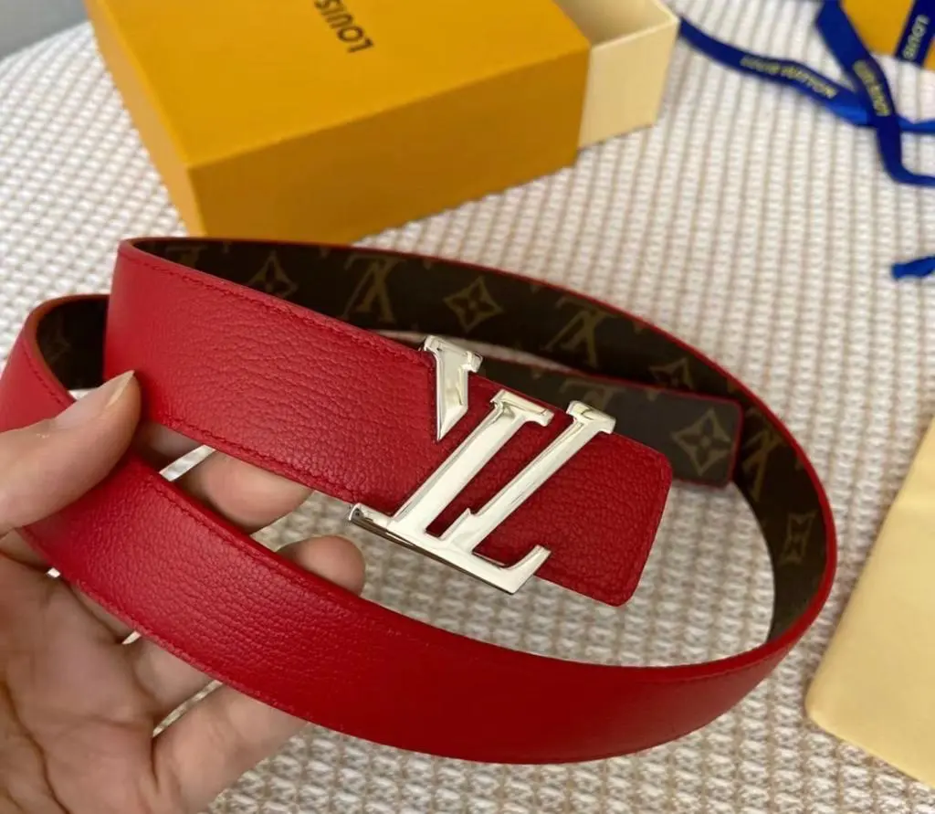 Louis Vuitton Ceinture 2 in 1 Reversible Leather Belt With Gold Buckle