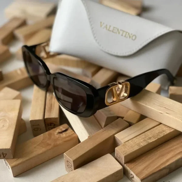 Valentino Classic Frame Sunglasses For Men & Woman